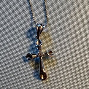 Elegant Silver Cross Pendant Necklace with solitaire lab grown diamond